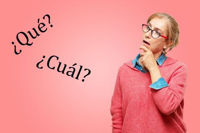 Woman thinking whether to use "qué" or "cuál".